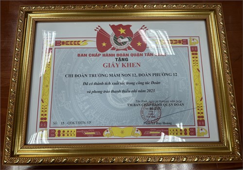 Chi đoàn Mầm non 12 vinh dự được tặng bằng khen